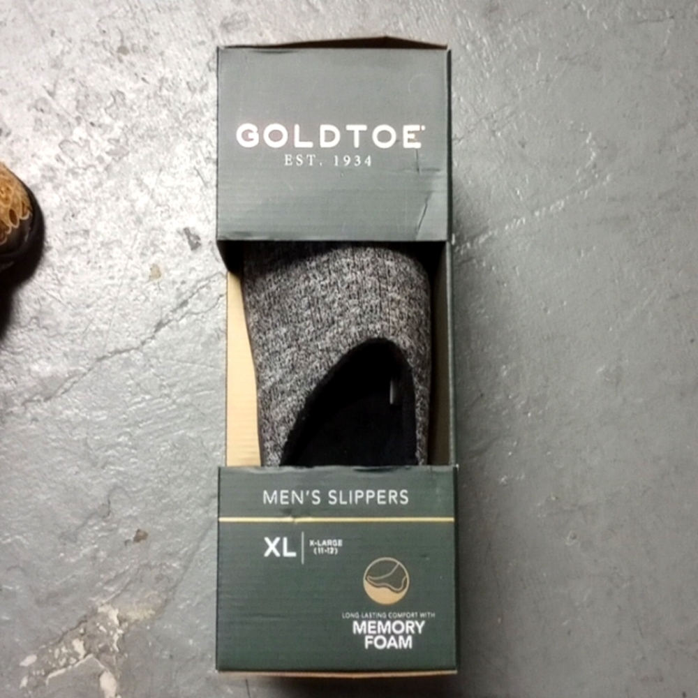 Goldtoe slippers
